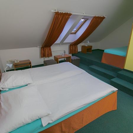 Hotel U Sladku Praha Bagian luar foto