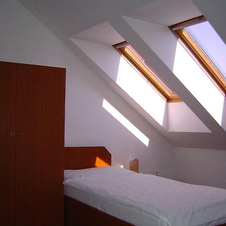 Hotel U Sladku Praha Bagian luar foto