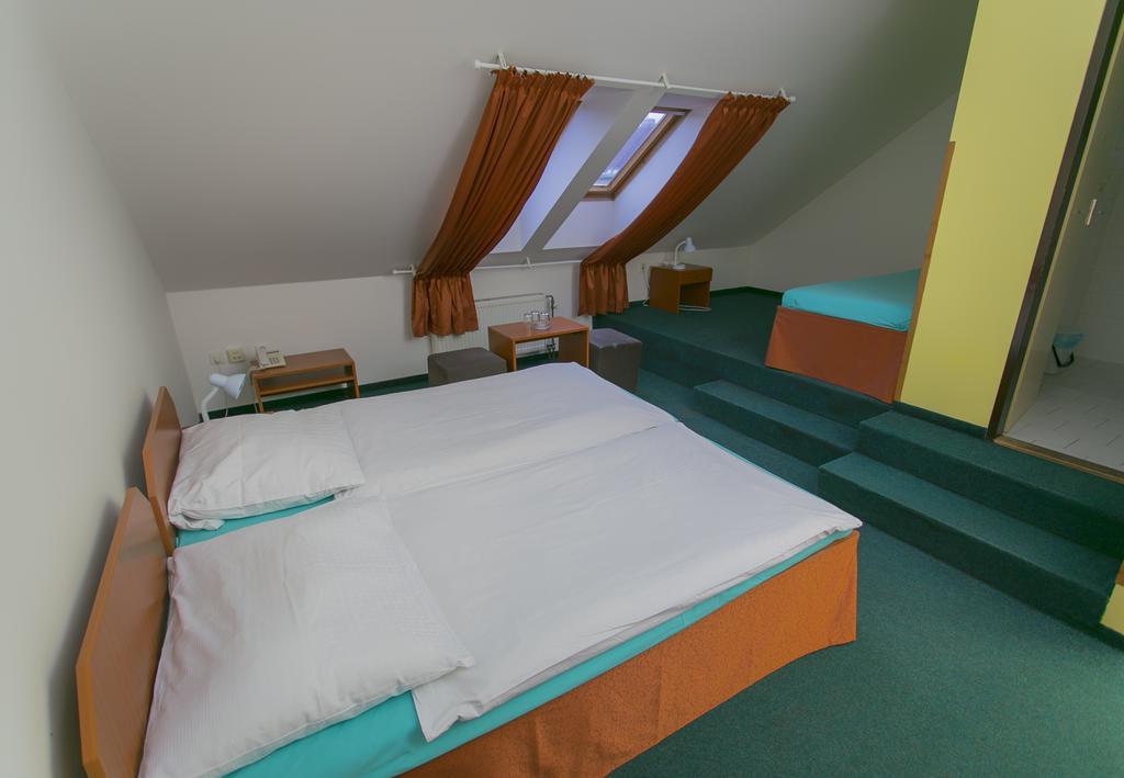 Hotel U Sladku Praha Bagian luar foto