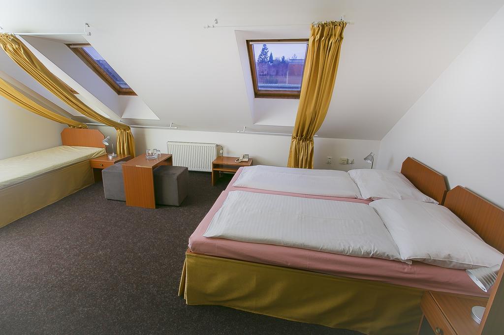 Hotel U Sladku Praha Bagian luar foto