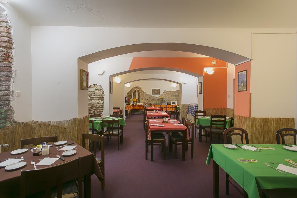 Hotel U Sladku Praha Bagian luar foto