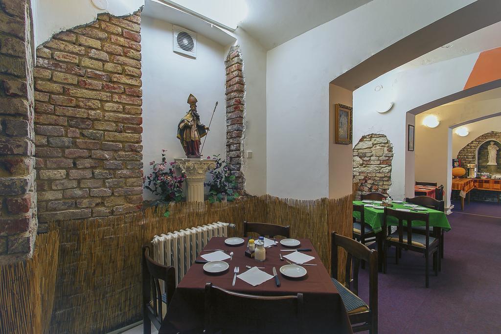 Hotel U Sladku Praha Bagian luar foto
