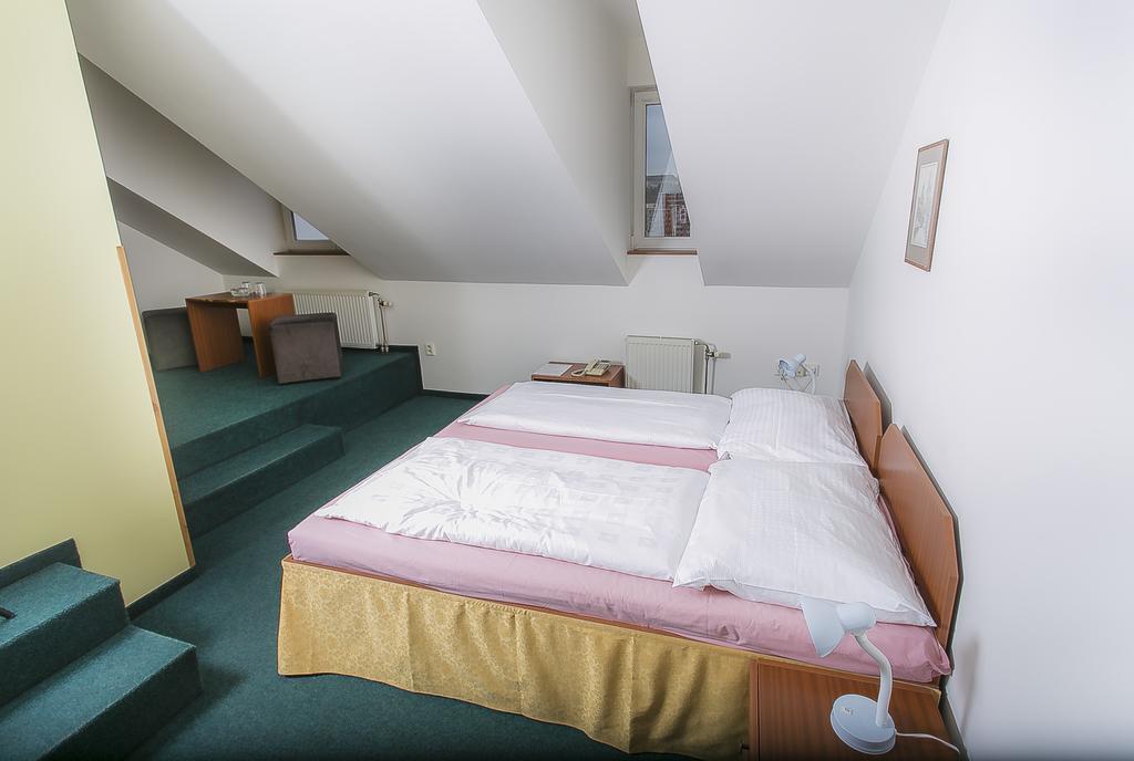 Hotel U Sladku Praha Bagian luar foto