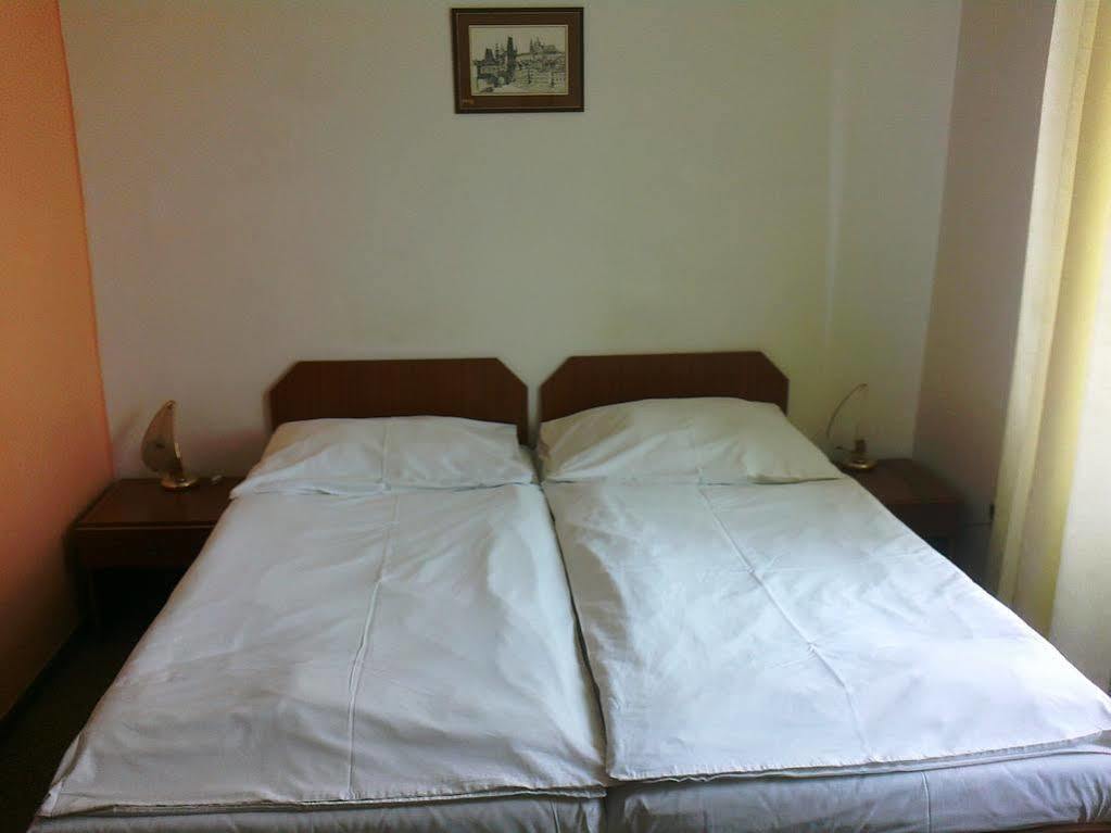 Hotel U Sladku Praha Bagian luar foto