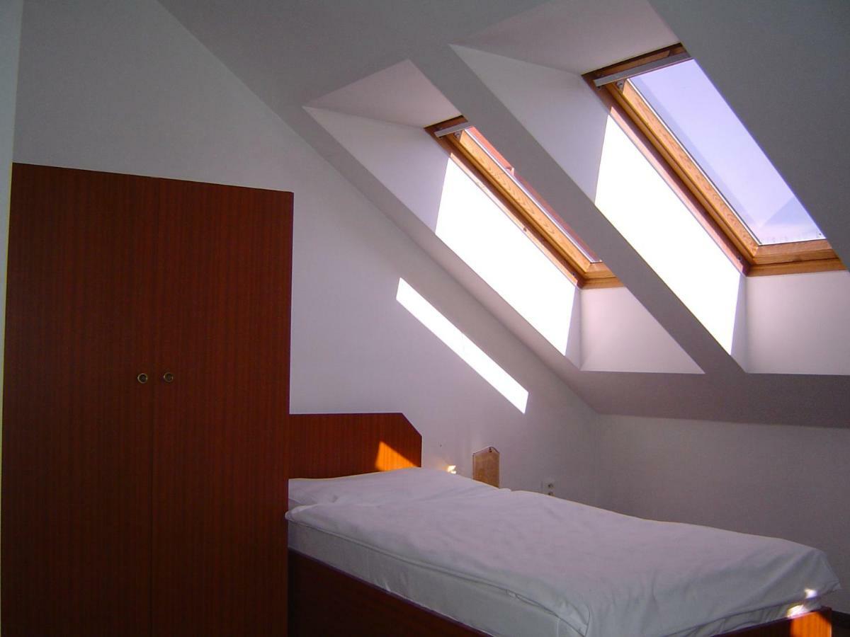 Hotel U Sladku Praha Bagian luar foto